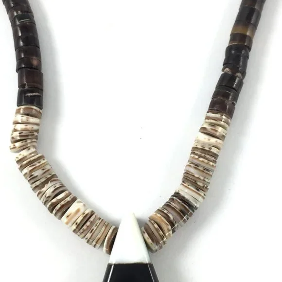 Kewa / Santo Domingo-Style Shell Heishi Necklace, Inlay Tab Pendant, 16″ - Picture 4 of 11